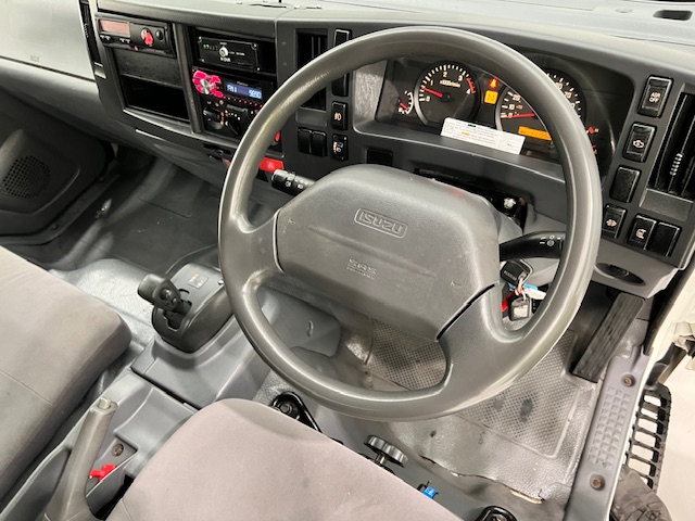 Isuzu N75.190 Day Cab Box Van
