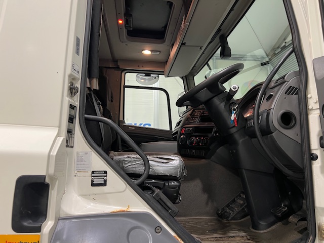 DAF CF 250 4×2 Sleeper Cab Curtainsider