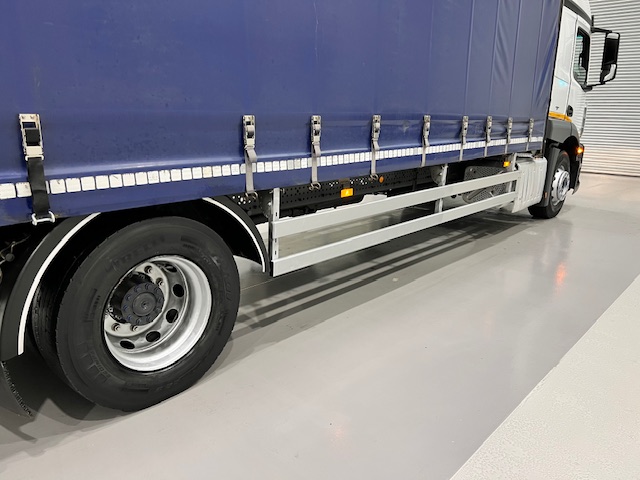 Mercedes Actros 1824 Sleeper Cab Curtainsider