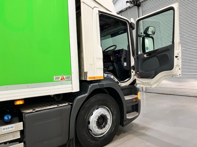 Scania P280 6×2 Rear Lift Day Cab Fridge Box