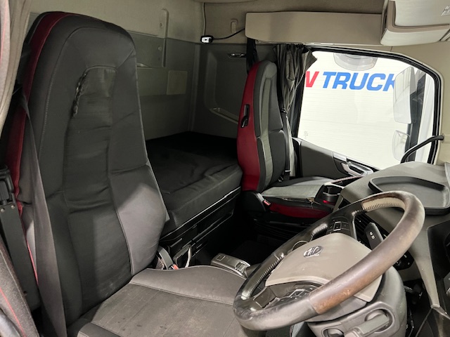 Volvo FH 500 6×2 Midlift Tractor Unit Safari Edition