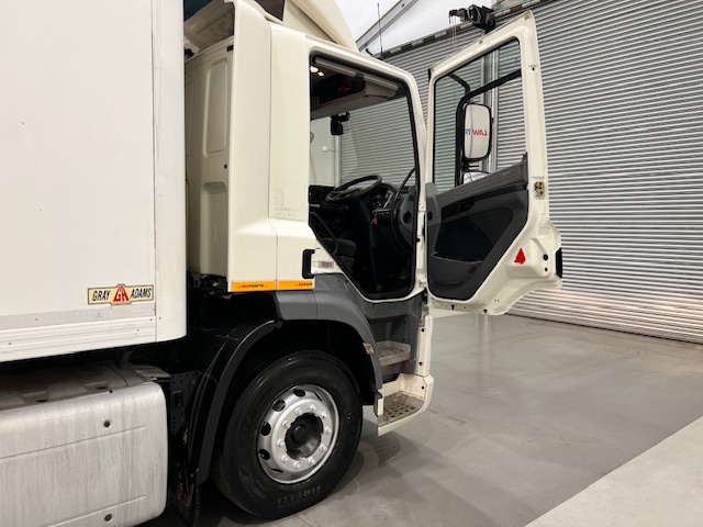 DAF CF 290 6×2 Rear Steer Fridge Box