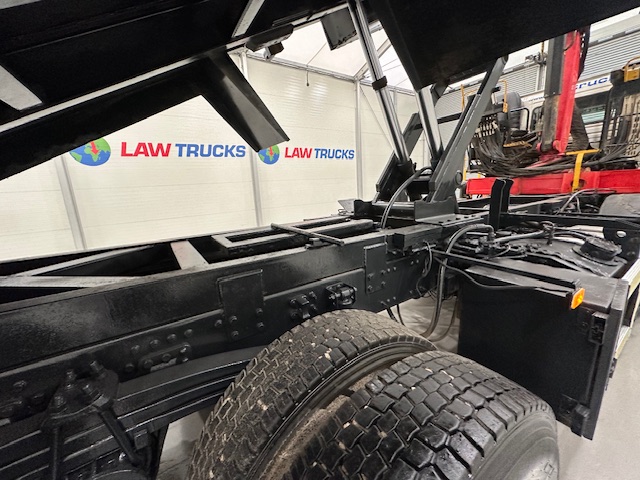 Volvo FM 370 8×4 Steel Tipper Grab