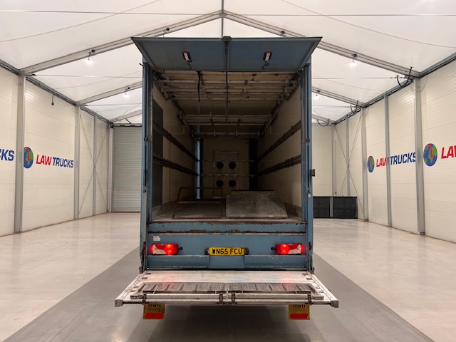 Scania P320 6×2 10 Tyre Rear Lift Insulated Box Van
