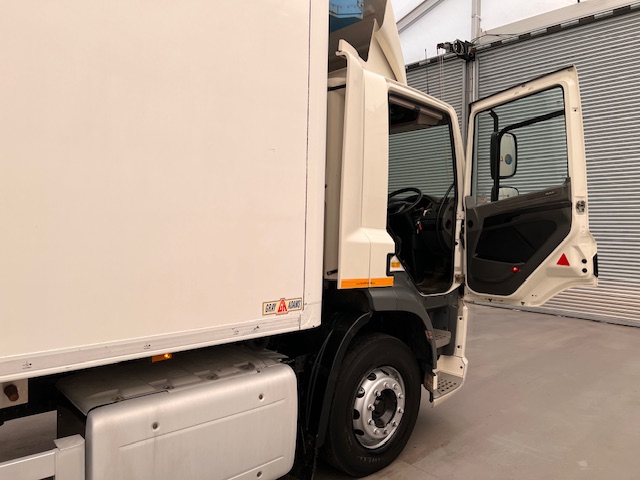DAF CF 290 6×2 Rear Steer Fridge Box