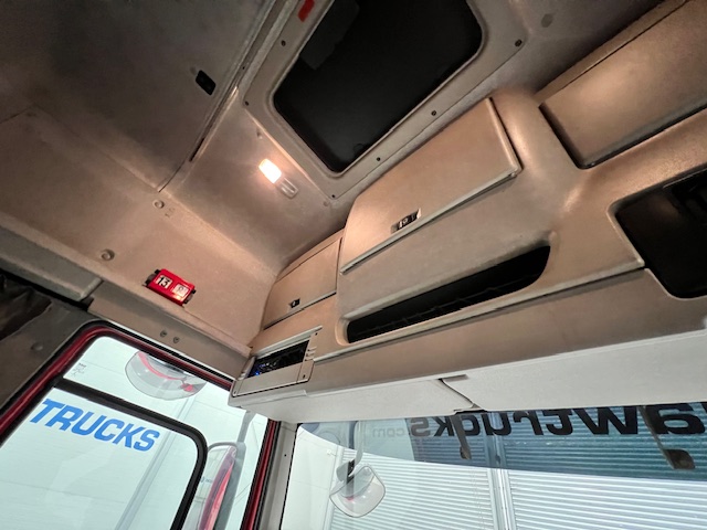 DAF CF 290 6×2 Rear Lift Sleeper Cab Curtainsider