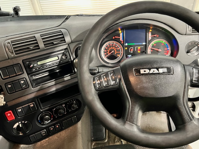 DAF CF 400 4×2 Sleeper Cab Tractor Unit