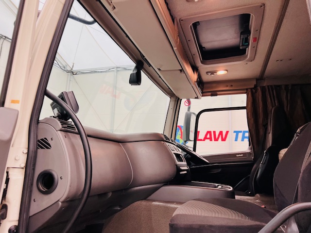 DAF CF 330 6×2 Rear Lift Sleeper Cab Curtainsider