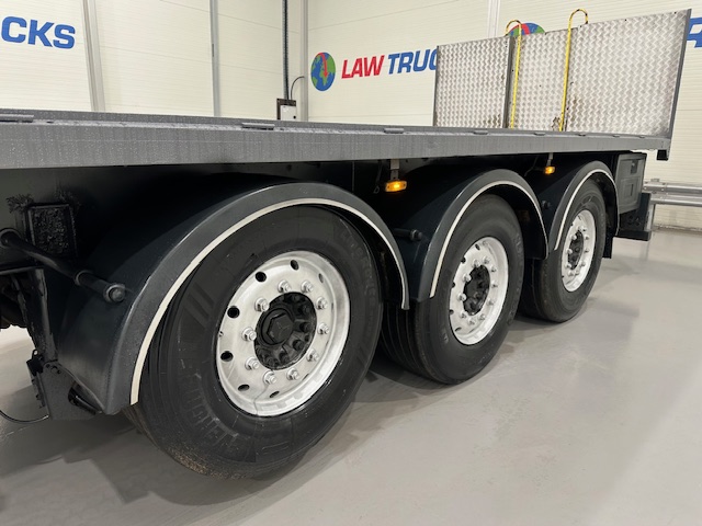 Volvo FH 440 6×2 Rear Lift Brick Grab Drawbar