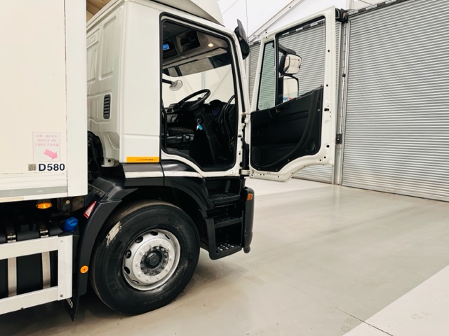 Iveco Stralis 310 AT 6×2 Fridge Box Van