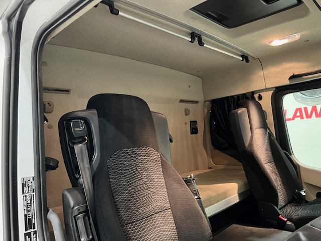 Mercedes Actros 1824 4×2 Sleeper Cab Box Van