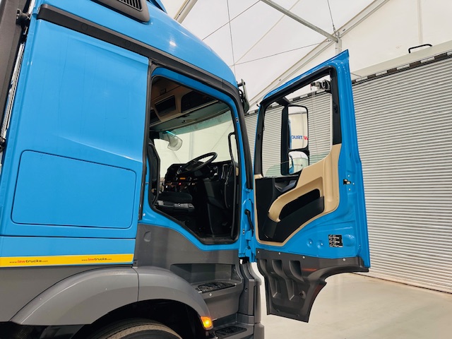 Mercedes Actros 1830 Sleeper Curtainsider Box Van