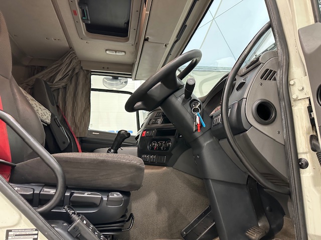 DAF CF 330 6×2 Rear Lift Sleeper Cab Flatbed