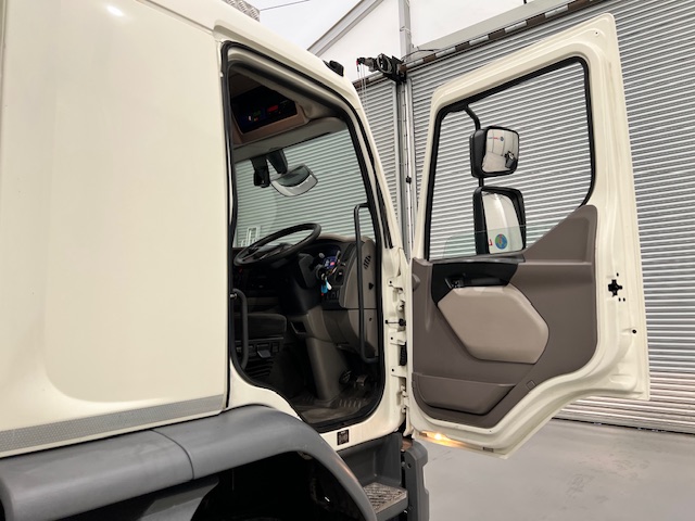 DAF LF 250 4×2 Rest Cab Fridge Box