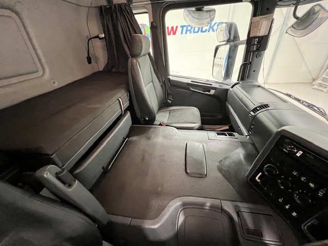 Scania P250 4×2 Sleeper Cab Fridge Box