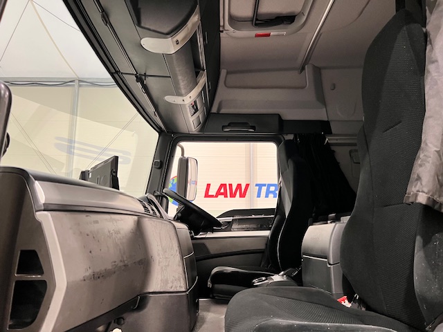 MAN TGM 18.250 4×2 Sleeper Cab Curtainsider