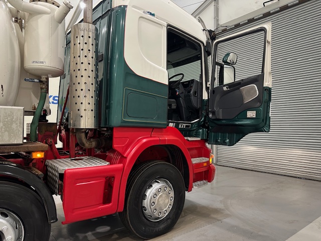 Scania R420 8×4 Highline Vacuum Tanker