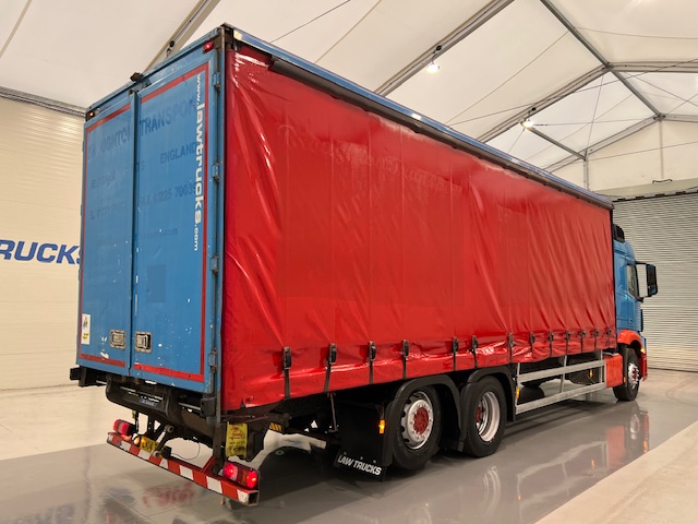 Mercedes Actros 2530 6×2 Sleeper Cab Curtainsider