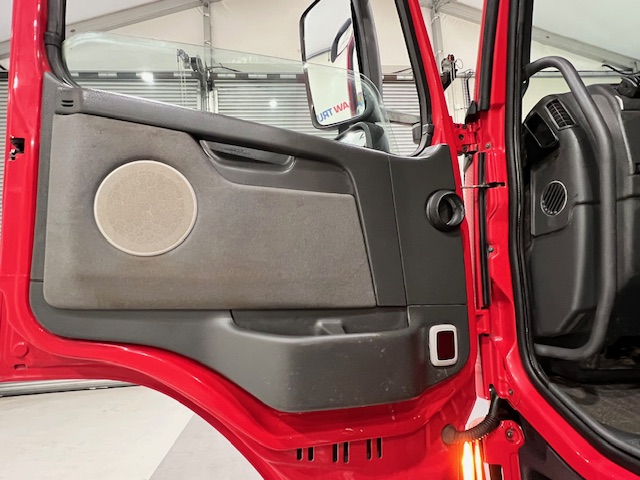 Volvo FM12 340 8×4 Day Cab Chassis Cab