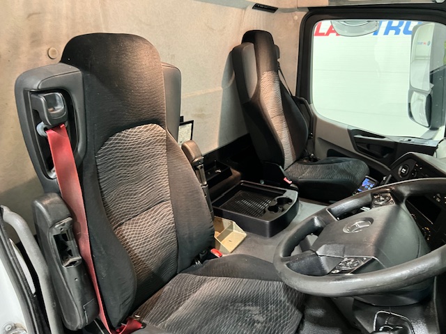 Mercedes Antos 1827 Day Cab Fridge Box