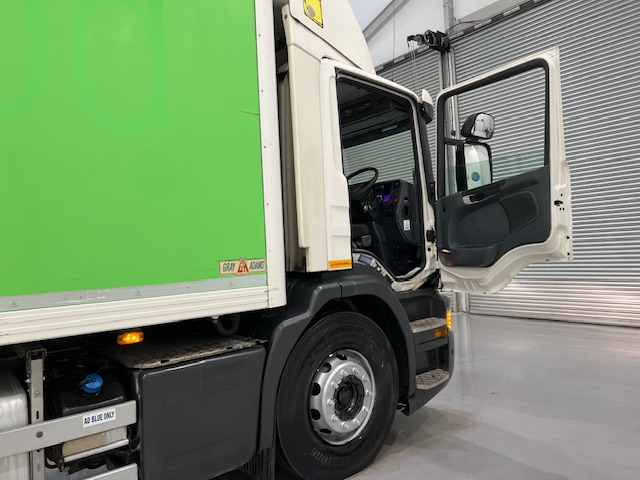 Scania P280 6×2 Rear Lift Day Cab Fridge