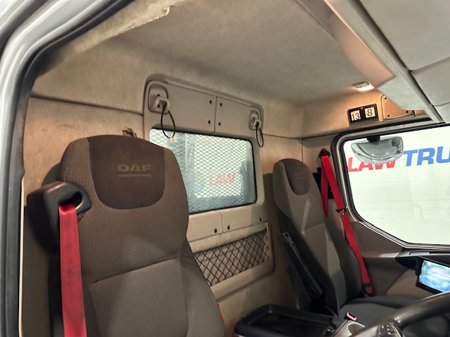 DAF LF 220 Day Cab Skip Loader