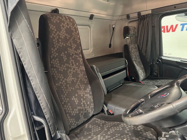 Scania P250 4×2 Sleeper Cab Curtainsider
