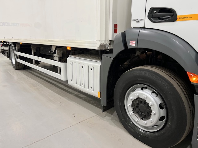 Mercedes Antos 1827 Day Cab Fridge Box