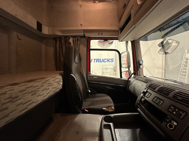 DAF CF 290 6×2 Rear Lift Sleeper Cab Curtainsider