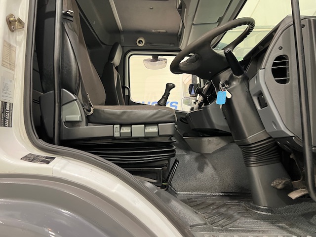 Mercedes Axor 1824 Day Cab Curtainsider