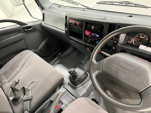 Isuzu N75.190 Day Cab Box Van