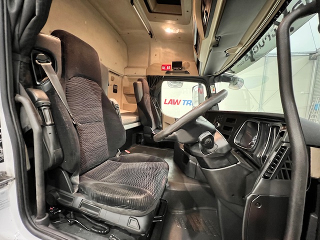 Mercedes Actros 1824 4×2 Sleeper Cab Curtainsider