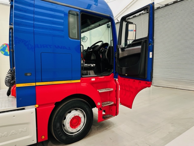 MAN TGX 26.480 6×2 Tractor Unit