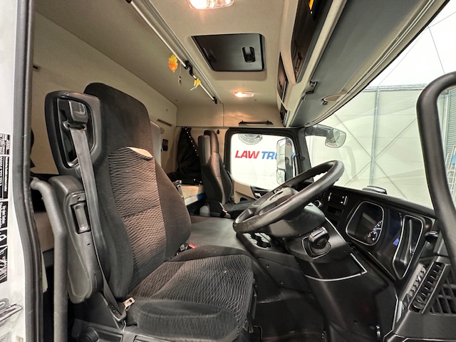 Mercedes Actros 1824 4×2 Sleeper Cab Box Van