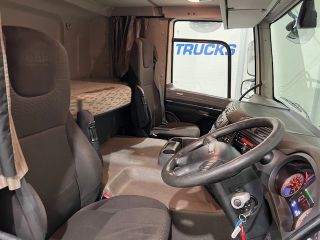 DAF CF 250 4×2 Sleeper Cab Curtainsider