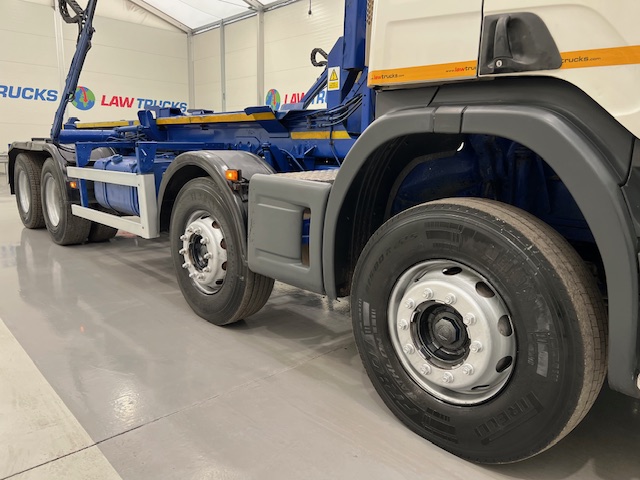 Scania P360 8×4 Day Cab Hookloader Manual