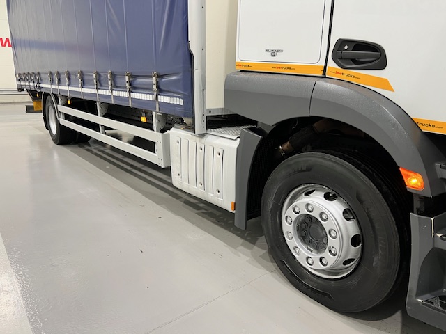 Mercedes Actros 1824 Sleeper Cab Curtainsider