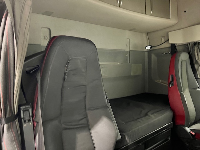 Volvo FH 500 6×2 Midlift Tractor Unit Safari Edition