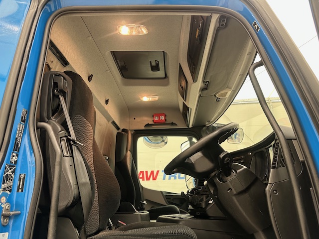 Mercedes Actros 1824 4×2 Day Cab Box Van