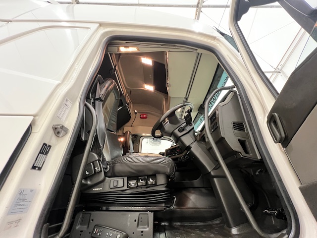 Volvo FH 500 6×2 Midlift Tractor Unit