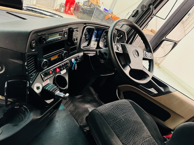 Mercedes Actros 2543 6×2 Midlift Tractor Unit