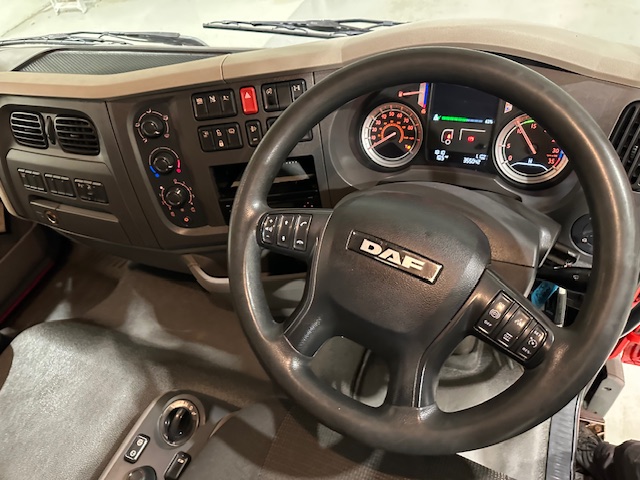 DAF LF 250 Sleeper Cab Curtainsider
