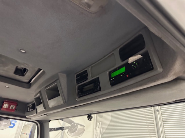 Mercedes 1824 4×2 Day Cab Curtainsider
