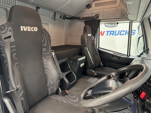 Iveco Stralis 360 6×2 Rear Steer Curtainsider