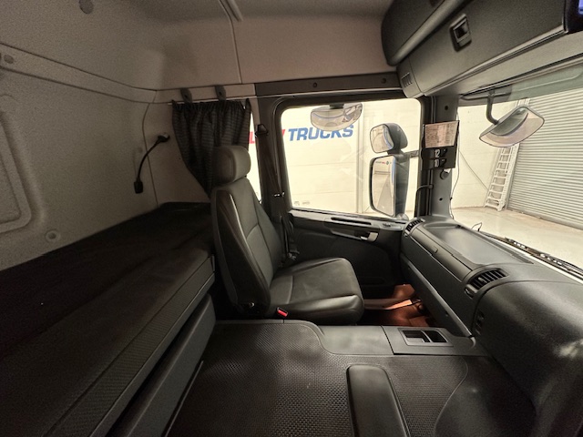 Scania P250 4×2 Sleeper Cab Fridge Box