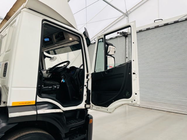 Iveco Stralis 310 AT 6×2 Fridge Box Van
