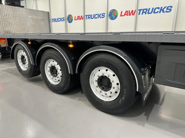 Volvo FH 440 6×2 Rear Lift Brick Grab Drawbar