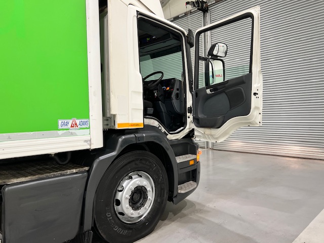 Scania P280 6×2 Rear Lift Day Cab Fridge Box Manual