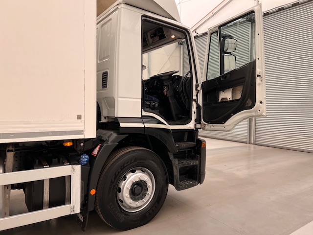 Iveco Stralis 310 AT 6×2 Box Van