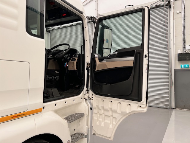 MAN TGX 26.500 6×2 Midlift Tractor Unit